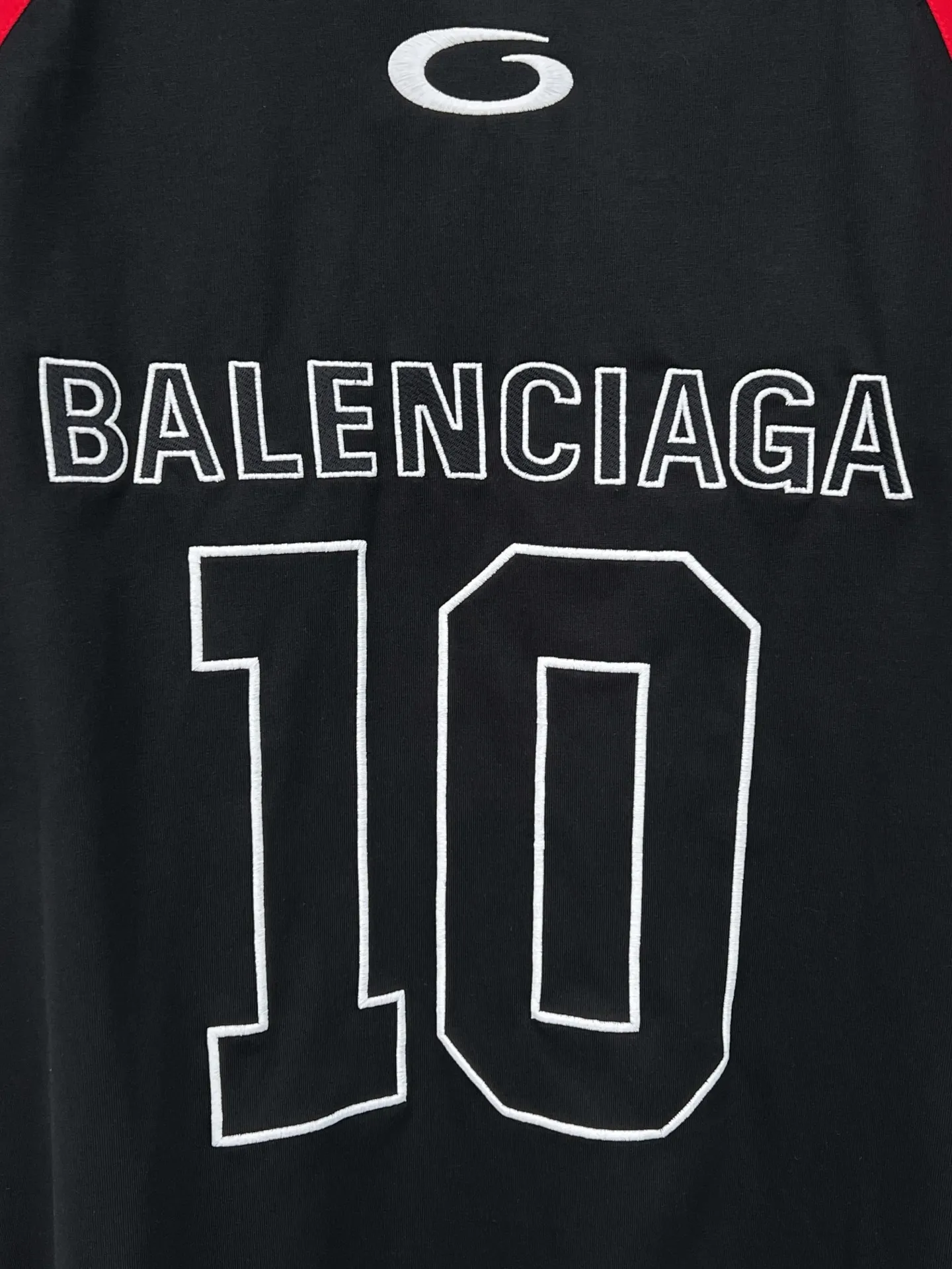 Balenciaga × NBA SS 26 Series T Same Style • Classic ： + ， ， Retro • ： 「BALENCIAGA 10 」 ， NBA ， • ： ， ， 、 ：Black Red ：A 275# Size： S 73 116 24 M 75 120 25 L 77 124 26 XL 79 128 27